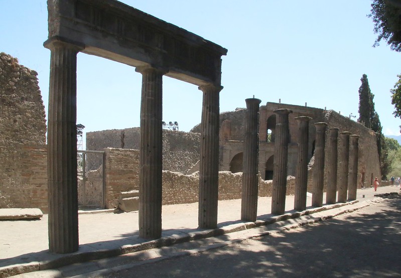 The ruins of Pompeii<br/>© <a href="https://flickr.com/people/58415659@N00" target="_blank" rel="nofollow">58415659@N00</a> (<a href="https://flickr.com/photo.gne?id=36295164206" target="_blank" rel="nofollow">Flickr</a>)