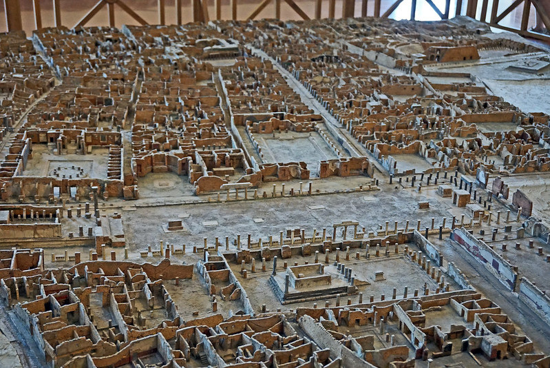 Architectural model the Forum of Pompeii 1:100 - made in 1879 - National Archaeological Museum, Naples, Italy<br/>© <a href="https://flickr.com/people/38743501@N08" target="_blank" rel="nofollow">38743501@N08</a> (<a href="https://flickr.com/photo.gne?id=36040705535" target="_blank" rel="nofollow">Flickr</a>)