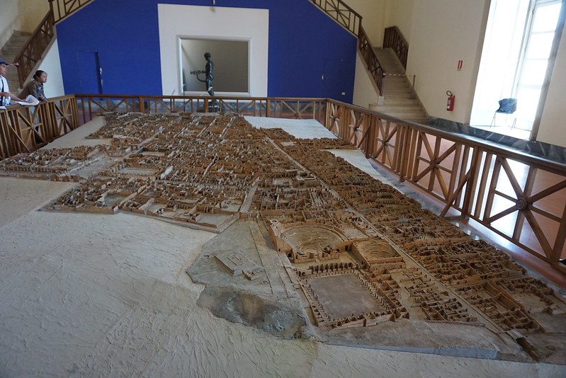 Architectural model of Pompeii 1:100 - made in 1879 - National Archaeological Museum, Naples, Italy<br/>© <a href="https://flickr.com/people/38743501@N08" target="_blank" rel="nofollow">38743501@N08</a> (<a href="https://flickr.com/photo.gne?id=36040702985" target="_blank" rel="nofollow">Flickr</a>)