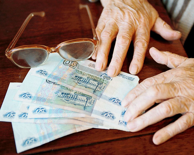 Работающим пенсионерам в РФ с 1 августа увеличили пенсии