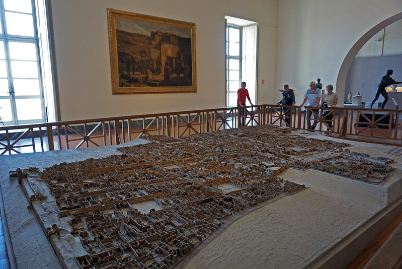 Architectural model of Pompeii 1:100 - made in 1879 - National Archaeological Museum, Naples, Italy<br/>© <a href="https://flickr.com/people/38743501@N08" target="_blank" rel="nofollow">38743501@N08</a> (<a href="https://flickr.com/photo.gne?id=36040706895" target="_blank" rel="nofollow">Flickr</a>)