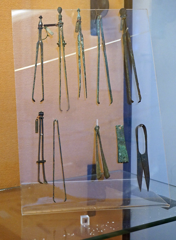 Medical and surgical instruments - National Archaeological Museum, Naples, Italy<br/>© <a href="https://flickr.com/people/38743501@N08" target="_blank" rel="nofollow">38743501@N08</a> (<a href="https://flickr.com/photo.gne?id=35653093500" target="_blank" rel="nofollow">Flickr</a>)