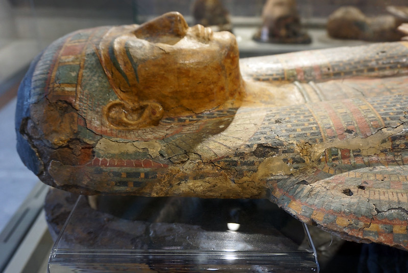 Mummy at the Egyptian exhibition at the National Archaeological Museum, Naples, Italy<br/>© <a href="https://flickr.com/people/38743501@N08" target="_blank" rel="nofollow">38743501@N08</a> (<a href="https://flickr.com/photo.gne?id=35690777130" target="_blank" rel="nofollow">Flickr</a>)