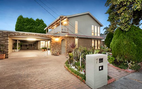 7 Lower Terrace Cr, Noble Park North VIC 3174