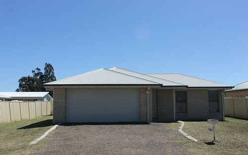 3 Barry Pl, Dalby QLD 4405
