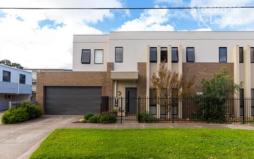 2A Greaves St, Werribee VIC 3030