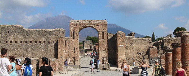 The ruins of Pompeii<br/>© <a href="https://flickr.com/people/58415659@N00" target="_blank" rel="nofollow">58415659@N00</a> (<a href="https://flickr.com/photo.gne?id=35504128634" target="_blank" rel="nofollow">Flickr</a>)