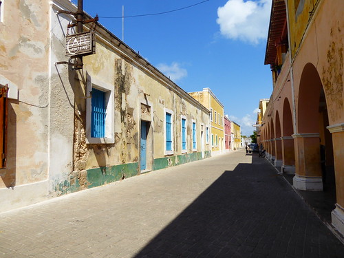 18: A street on Ilha de Moçambique // Eine Straße auf der Ilha de Moçambique
