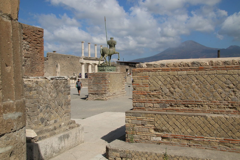 The ruins of Pompeii<br/>© <a href="https://flickr.com/people/58415659@N00" target="_blank" rel="nofollow">58415659@N00</a> (<a href="https://flickr.com/photo.gne?id=35504440304" target="_blank" rel="nofollow">Flickr</a>)