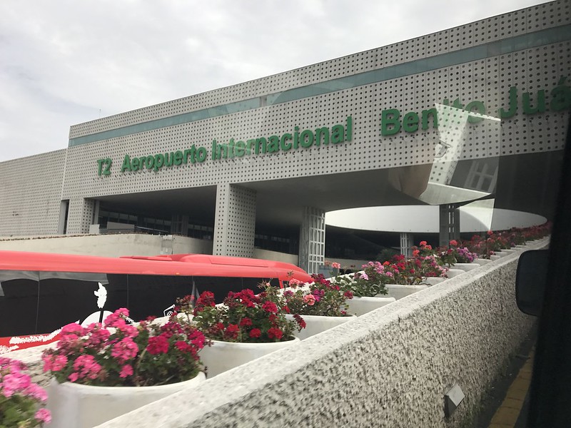 MEX Airport Terminal 2<br/>© <a href="https://flickr.com/people/94114564@N08" target="_blank" rel="nofollow">94114564@N08</a> (<a href="https://flickr.com/photo.gne?id=35966243744" target="_blank" rel="nofollow">Flickr</a>)