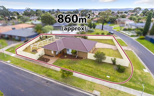 20 Linlithgow Way, Melton West VIC 3337