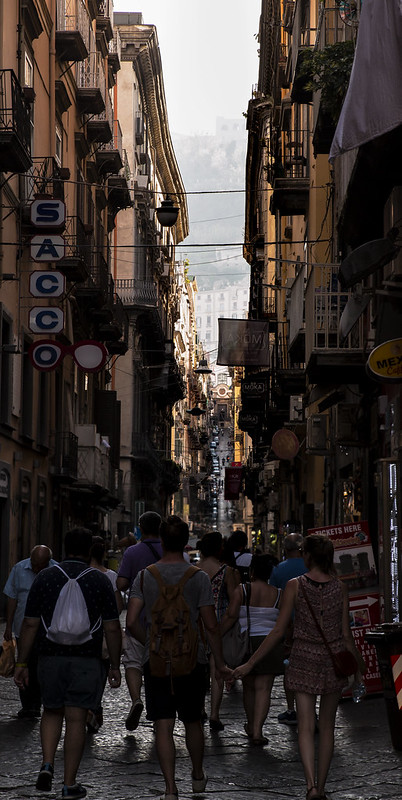 Urban Photography in Naples, Italy<br/>© <a href="https://flickr.com/people/135706304@N02" target="_blank" rel="nofollow">135706304@N02</a> (<a href="https://flickr.com/photo.gne?id=37017191672" target="_blank" rel="nofollow">Flickr</a>)