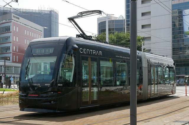 BRTは、最初はただの大型バスとして運行...