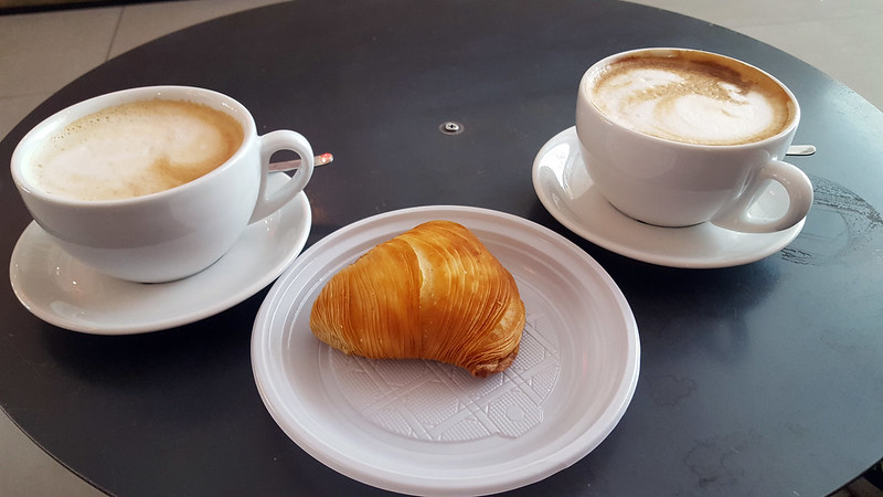 Cappuccini and Sfogliatelle pastry at Naples International Airport, Italy<br/>© <a href="https://flickr.com/people/38743501@N08" target="_blank" rel="nofollow">38743501@N08</a> (<a href="https://flickr.com/photo.gne?id=35528216363" target="_blank" rel="nofollow">Flickr</a>)