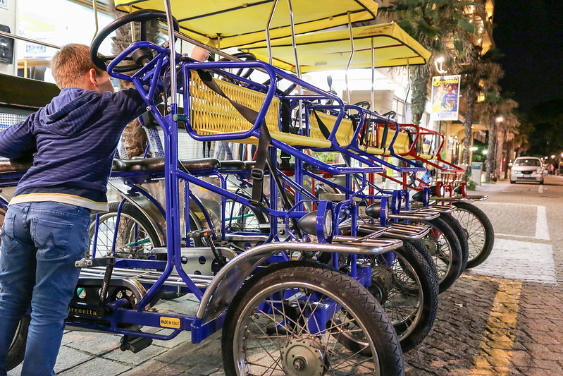 Four-wheeled bicycles in the parking lot, Italy, Riccione<br/>© <a href="https://flickr.com/people/123600250@N03" target="_blank" rel="nofollow">123600250@N03</a> (<a href="https://flickr.com/photo.gne?id=36610449745" target="_blank" rel="nofollow">Flickr</a>)