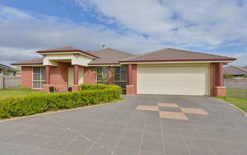 13 Gregory Close, Westdale NSW
