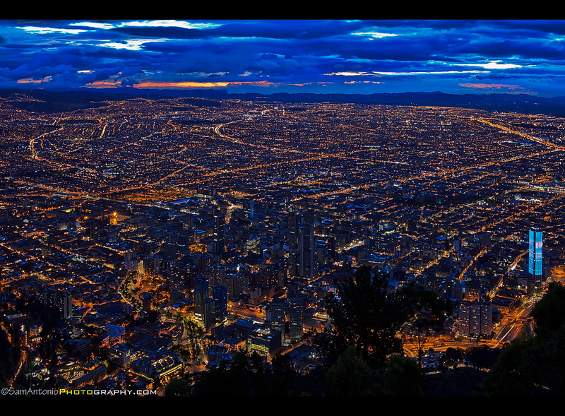 Big and Bold Bogotá, Colombia from Monserrate Mountain<br/>© <a href="https://flickr.com/people/36385235@N08" target="_blank" rel="nofollow">36385235@N08</a> (<a href="https://flickr.com/photo.gne?id=36673021765" target="_blank" rel="nofollow">Flickr</a>)