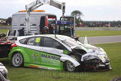 Stewart Lines crashes out during BTCC at Snetterton, July 2017