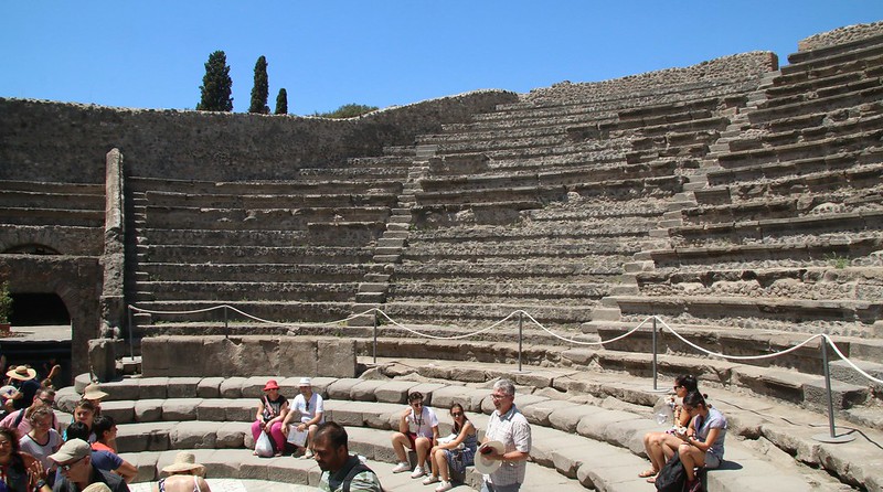 The ruins of Pompeii - The Odeon<br/>© <a href="https://flickr.com/people/58415659@N00" target="_blank" rel="nofollow">58415659@N00</a> (<a href="https://flickr.com/photo.gne?id=35942782450" target="_blank" rel="nofollow">Flickr</a>)
