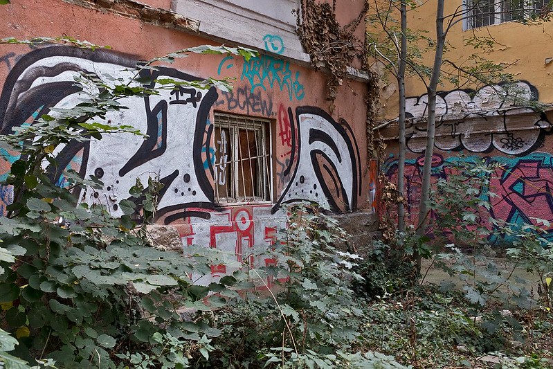 Graffiti, Sofia, Bulgaria<br/>© <a href="https://flickr.com/people/62558594@N00" target="_blank" rel="nofollow">62558594@N00</a> (<a href="https://flickr.com/photo.gne?id=37177388422" target="_blank" rel="nofollow">Flickr</a>)