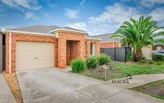7 Peppermint Crescent, Manor Lakes VIC