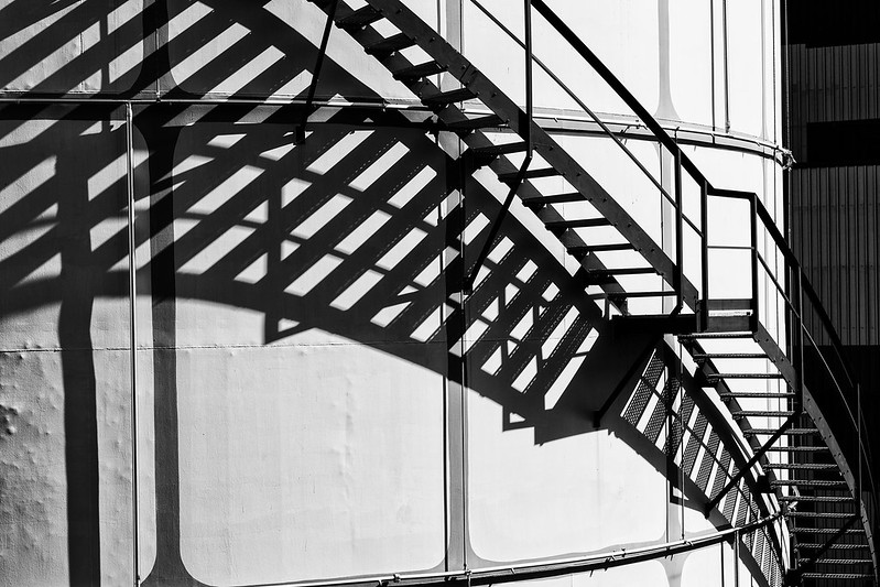Staircase Shadows<br/>© <a href="https://flickr.com/people/135414206@N06" target="_blank" rel="nofollow">135414206@N06</a> (<a href="https://flickr.com/photo.gne?id=37969111691" target="_blank" rel="nofollow">Flickr</a>)