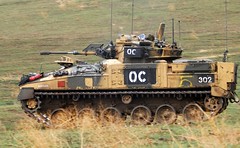 Anglų lietuvių žodynas. Žodis armoured personnel carrier reiškia šarvuotis lietuviškai.