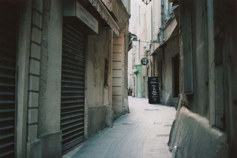 Little streets in the historical center of Montpellier, France<br/>© <a href="https://flickr.com/people/44426463@N05" target="_blank" rel="nofollow">44426463@N05</a> (<a href="https://flickr.com/photo.gne?id=24052718498" target="_blank" rel="nofollow">Flickr</a>)