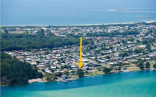16 Lakeview Pde, Pelican NSW 2281