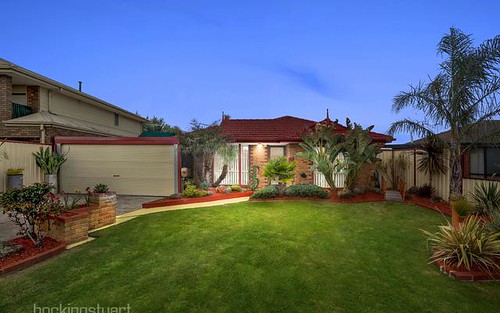 4 St Lawrence Cl, Werribee VIC 3030