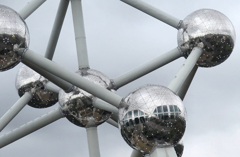 atomium<br/>© <a href="https://flickr.com/people/120833037@N06" target="_blank" rel="nofollow">120833037@N06</a> (<a href="https://flickr.com/photo.gne?id=37079531653" target="_blank" rel="nofollow">Flickr</a>)
