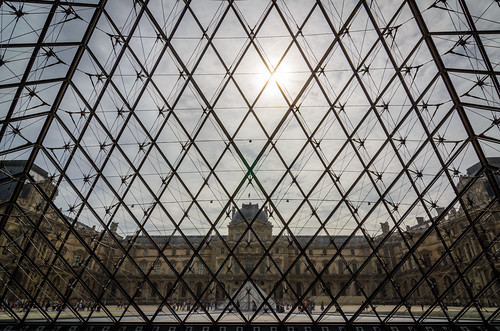 Dedans la Pyramide du Louvre