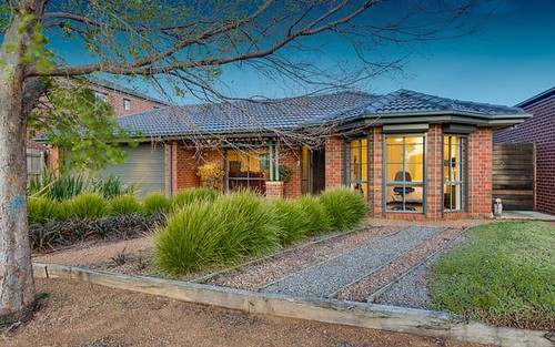 18 Shearwater Ct, Taylors Hill VIC 3037
