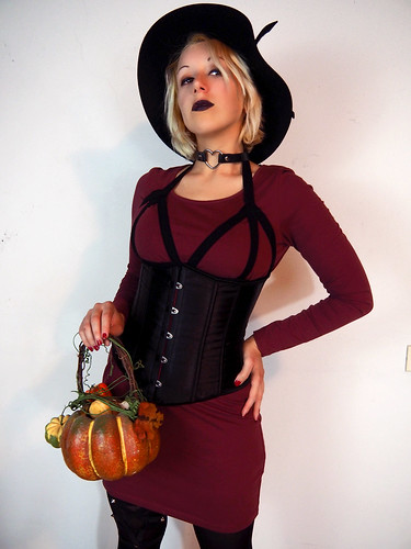 witch modern modernwitch halloween dark goth gothic corset witchcraft choker heart pumpkin blonde blondehair blondewitch model photoshoot