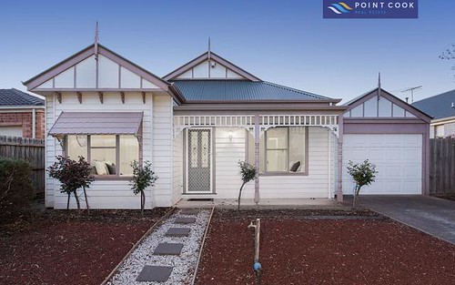 33 Dolphin Cr, Point Cook VIC 3030