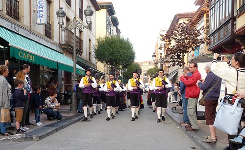 BG La Llaguna del Torollu (Oviedo). Festival de Bandes de Gaites. P.Valle • <a style="font-size:0.8em;" href="http://www.flickr.com/photos/85451274@N03/37007254184/" target="_blank">View on Flickr</a>