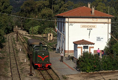 (FdS) Sardinian Railways Class LDe 500 diesel-electric No. 502 stops at Arzachena Station on 19 Oct 2017