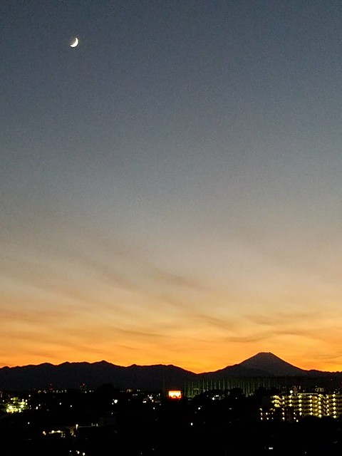 きのうきれいな夕焼け、富士山が見えました...