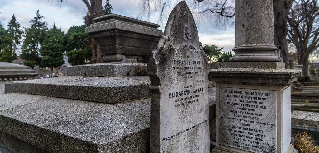 MOUNT JEROME CEMETERY IS AN INTERESTING PLACE TO VISIT [IT CLOSES AT 4PM]-134306