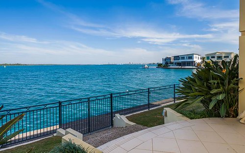 42 King Charles Drive, Sovereign Islands Qld