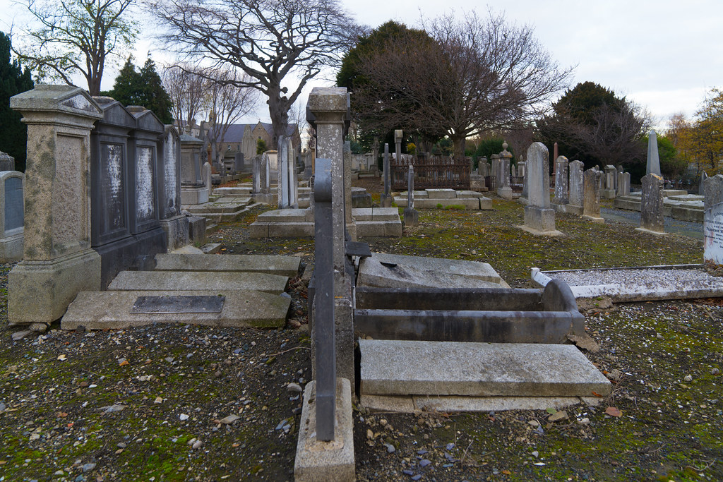 MOUNT JEROME CEMETERY IS AN INTERESTING PLACE TO VISIT [IT CLOSES AT 4PM]-134293