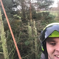 Another day another hedge. 30% height reduction on these, no good foot holds makes it fun. We are winning though ! #wardenstreecare <a style="margin-left:10px; font-size:0.8em;" href="http://www.flickr.com/photos/137723818@N08/37572371455/" target="_blank">@flickr</a>