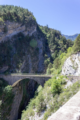 Ancien pont dans les Alpes • <a style="font-size:0.8em;" href="http://www.flickr.com/photos/150076601@N04/38684174151/" target="_blank">View on Flickr</a>