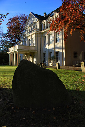 Herrenhaus Stift im Herbst (05) • <a style="font-size:0.8em;" href="http://www.flickr.com/photos/69570948@N04/26884158239/" target="_blank">Auf Flickr ansehen</a>