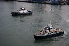 A Panama Canal Pilot and Tugboat • <a style="font-size:0.8em;" href="http://www.flickr.com/photos/28558260@N04/24879955788/" target="_blank">View on Flickr</a>