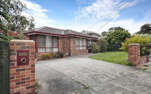 5 Brownlee Crescent, Wheelers Hill Vic 3150