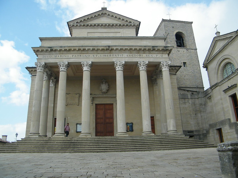 Basilica di San Marino<br/>© <a href="https://flickr.com/people/95033437@N00" target="_blank" rel="nofollow">95033437@N00</a> (<a href="https://flickr.com/photo.gne?id=38620578321" target="_blank" rel="nofollow">Flickr</a>)