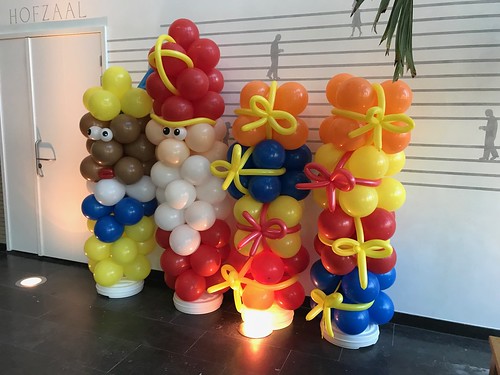 Balloon Column Sint en Piet en Cadeau Sinterklaasfeest of der Valk Brasserie Burgerzaken Ridderkerk