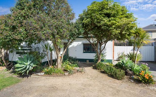 61 West St, Hadfield VIC 3046