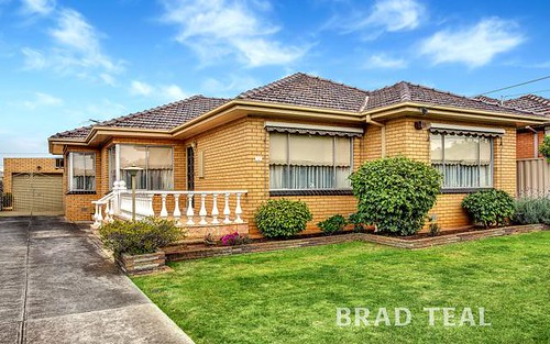 16 Sovereign Way, Avondale Heights VIC 3034